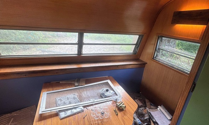 Campton House | NEW! Retro 1970s Camper 24-Mile Ridgetop Views, Stargazing & Private Retreat