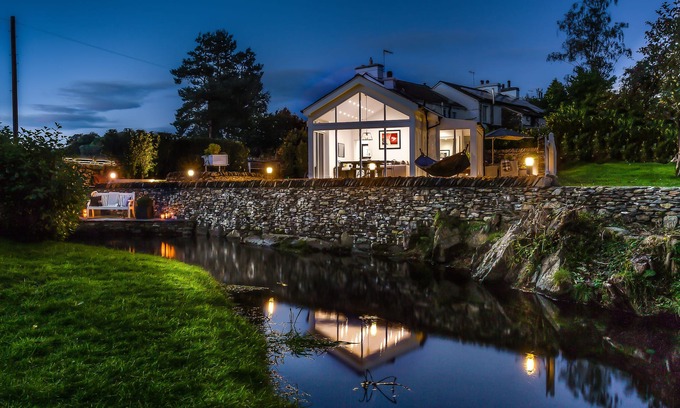 Bowland Bridge House | NEW - River Barn - 5 Star - Luxury Riverside Retreat