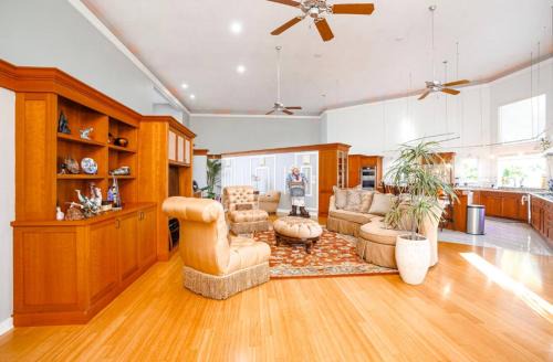 Mount Vernon House | New Skagit Tulip Farm Estate 3 beds 2 baths