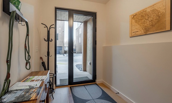 Greenville Downtown House | NEW Spacious 4-Story 4-bedroom Townhome Retreat in Greenville