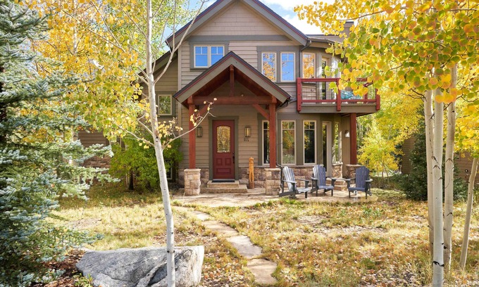 The Reserve House | NEW Spacious bright home. Stunning Mountain Views, Close to resorts and downtown