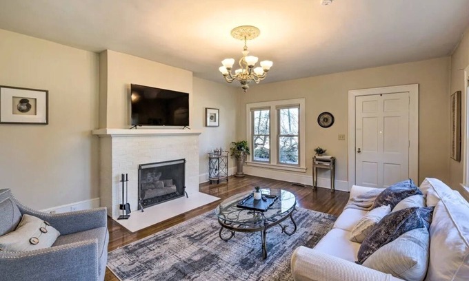 Bristol Villa | NEW! Spacious Downtown Villa w/King + Garden Views