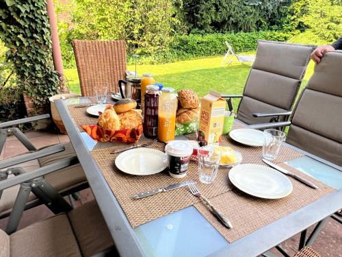 Warburg House | NEW Spacious House with large garden