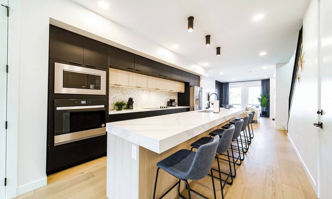 Southwest Edmonton House | NEW-Starry Nights Escape-Hot Tub-Kids Secret Rm!