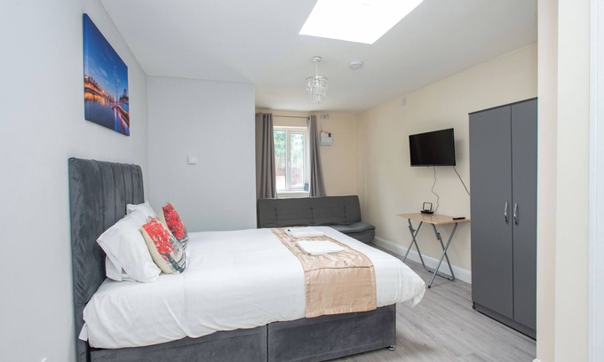 London Borough of Bromley Apartment | *New Studio* Cosy and Clean Zone 6 Cheslfield 2