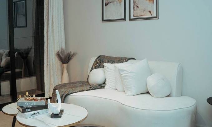 Greater Johannesburg Metropolitan Area Apartment | New, stylish 2 Bed, 2 bath Apartment in the heart of Rosebank. No Loadshedding!