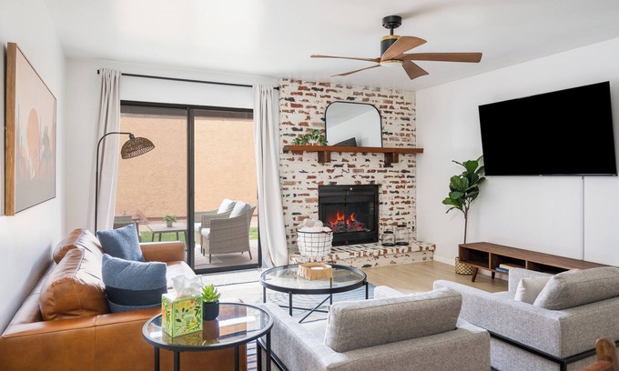 Oak Creek Condo | NEW Stylish Condo- Village of Oak Creek- Walk to hiking, restaurants- sleeps 6
