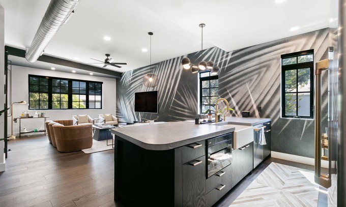 Hyde Park House | New! The Artist House - Luxury Hyde Park Home