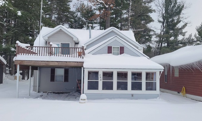 Kalkaska House | New! The Bear Lake Hideaway - Very Cute & Cozy! Large and Gorgeous En Suite Upper Bedroom!