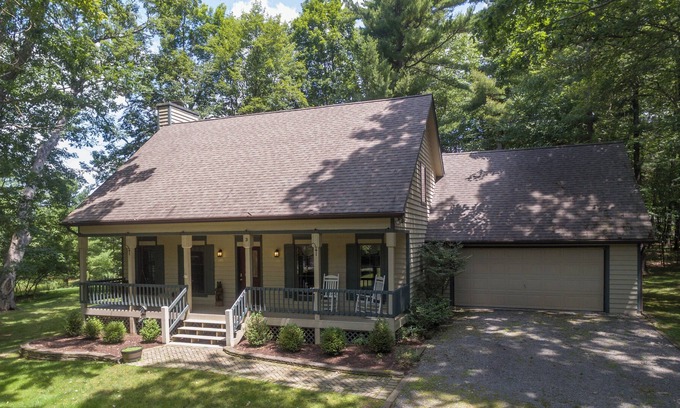 Swanton House | New! The Old Gold and Blue: Lake Area, Hot Tub, Fire Pit!