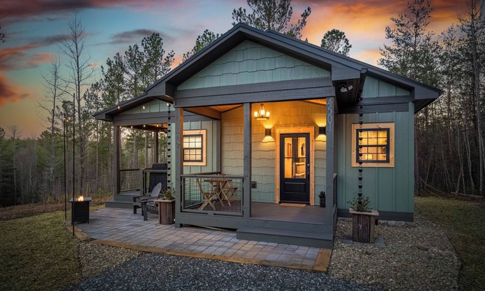 Morganton Cabin | New Tiny Cabin in Morganton with Porch Bathtub close to Lake James