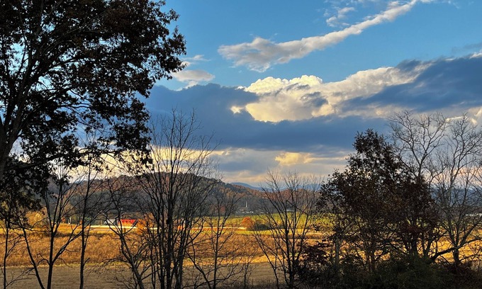 Franklin House | NEW Tiny Retreat: nModern Comfort & Mountain Charm