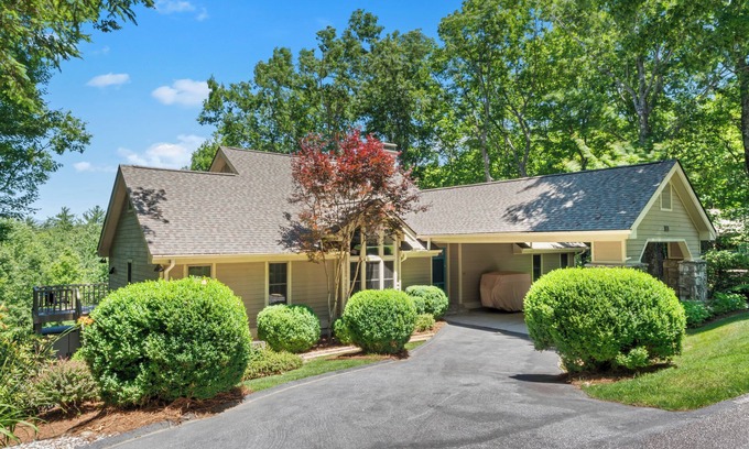 Lake Toxaway House | New to our rental program!