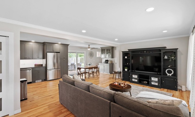St. Clair House | NEW TO VRBO-3 bed 2 bath home with private yard in St Clair-close to everything!