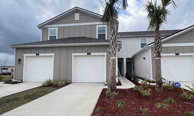 Whites Ford House | New Townhouse, quiet area