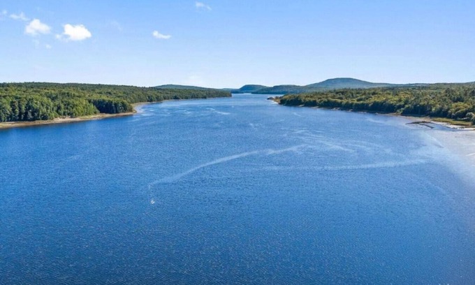 Winterport Cottage | New & Trendy - Grand Water View, A/C, Dogs OK, Private, Yard Games, Fire Pit