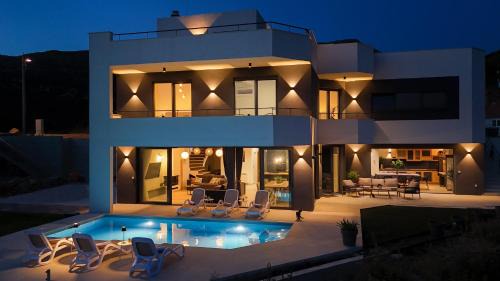 Lozica Villa | New, villa Bond Dubrovnik, beautiful sea view near beach with heated pool