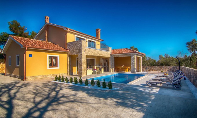 Pinezici Villa | New Villa with pool, beach, sea view, -TRAVELER Reisebüro Krk - ID 2168