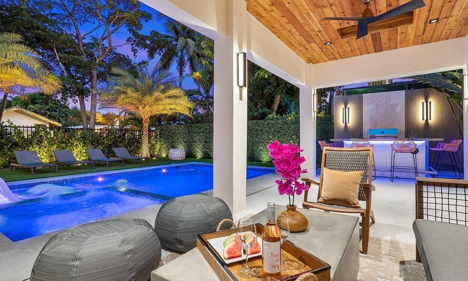 Northeast Coconut Grove House | NEW! Vizcaya Salt Water Pool House w Spa & Outdoor Kitchen