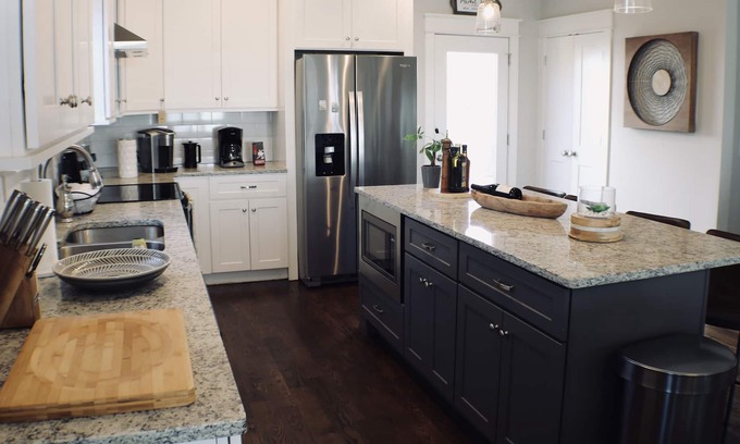 Woodbine House | New VRBO ♫ 3 Miles to Downtown ♫ Walk to Coffee & Food