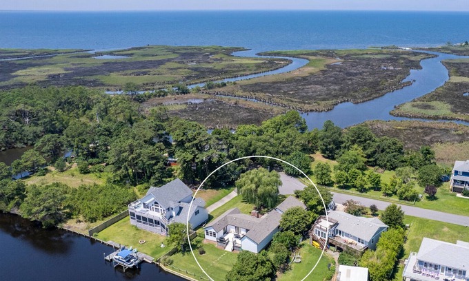 Kitty Hawk House | 🌟New Waterfront Listing🌟New Dock, Furnishings, Renovated, Fenced Yard, Dogs ✔️