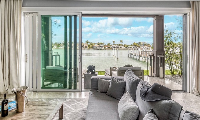 Clearwater Beach House | NEW- Waterfront Townhome w/Pool/SlipBoat - GREAT LOCATION !