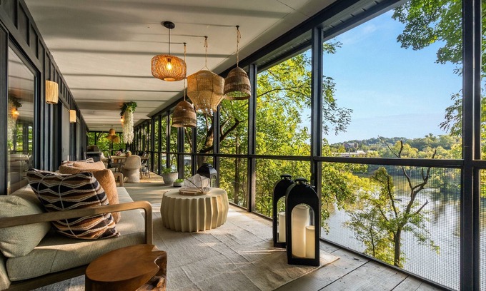 Knoxville House | *NEW* Waterfront Treehouse - Sweeping Views on 2.5 Acres