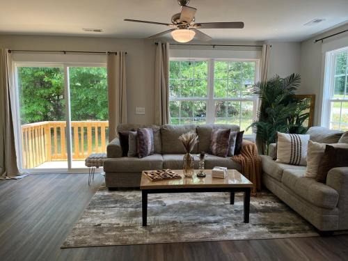 Ranlo House | Newly Build House Wit Modern features Not far from CLT airport