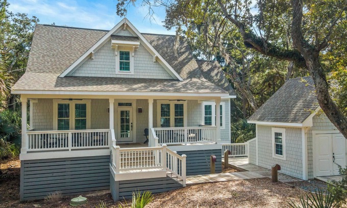 Bald Head Island House | Newly Built 2022 Sunlit 4 Bedroom 3 1/2 Bath Home with Top Amenities BHI Club