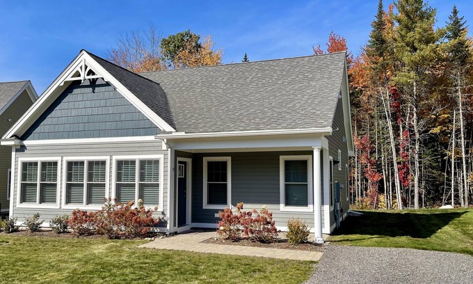 Arundel House | Newly built cottage with gas fireplace, patio, pool & gym - near Kennebunkport