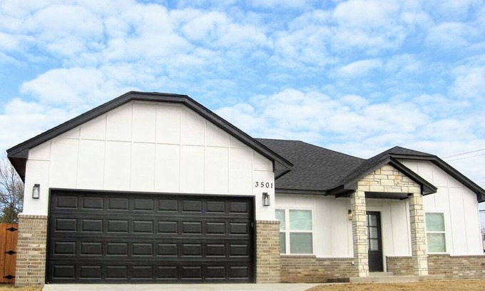 Central Oklahoma City House | Newly Built Cozy Family Home