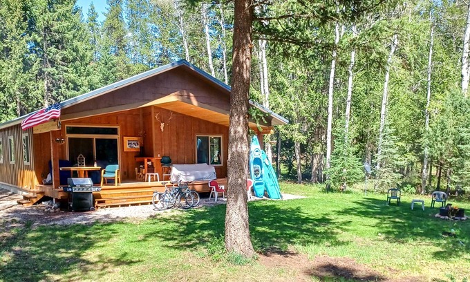Seeley Lake Cabin | Newly Built Mtn-View Cabin: Walk to River!