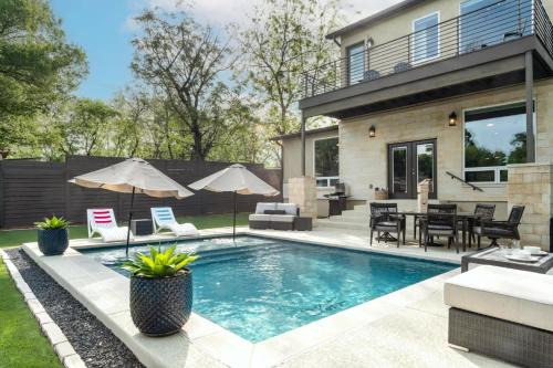 Chestnut House | Newly Built Poolside Home w Balcony BBQ