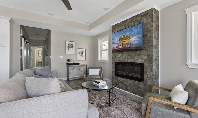 North End House | Newly Constructed 3BR, Steps from Beach w/Parking