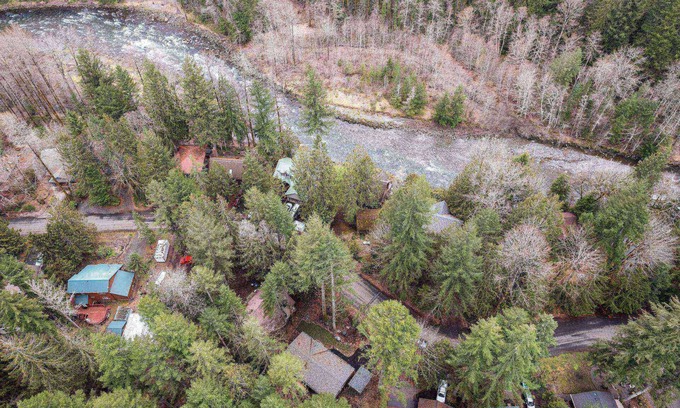 Brightwood House | Newly Constructed, Single Level, Open Layout, Walk to Sandy River, 17 Miles to Government Camp