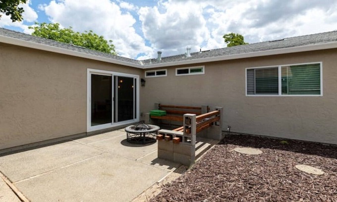 Sacramento House | Newly Done 4 Bedroom Home (Irish)