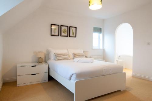 Derby House | Newly Furnished Aztec House (6 separate beds)