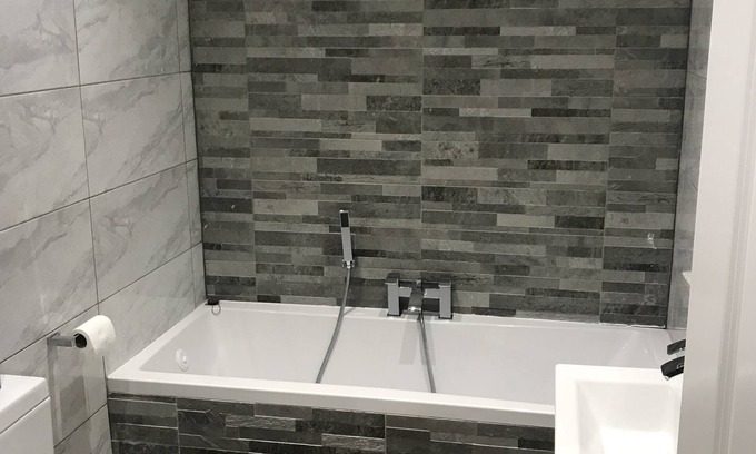 Southgate House | Newly reburbished 5 bedroom house with private parking and garden