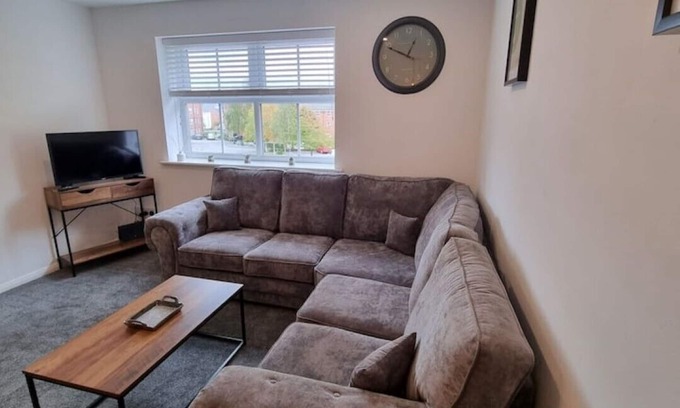 Coventry Apartment | Newly Refurbished 2 Bed, City Centre Apartment. with parking