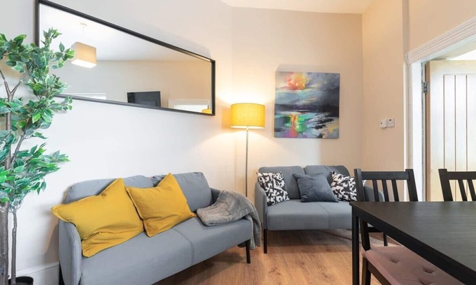 City Centre Dublin Apartment | NEWLY REFURBISHED 2BED WITH GARDEN GREAT LOCATION