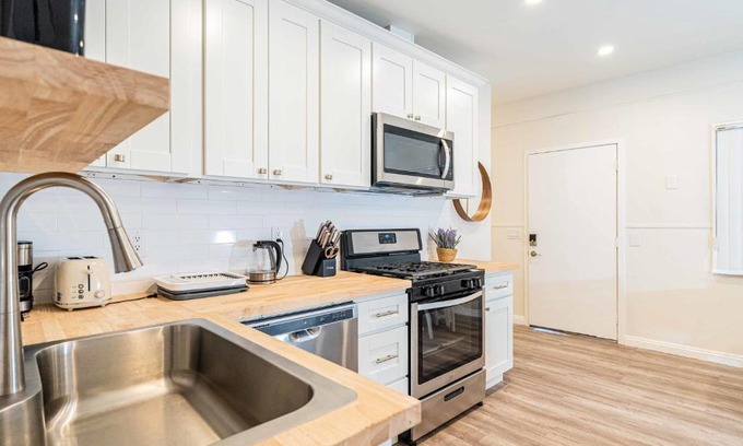 Glendora House | Newly Remodeled 2B1B House on Historic Route 66