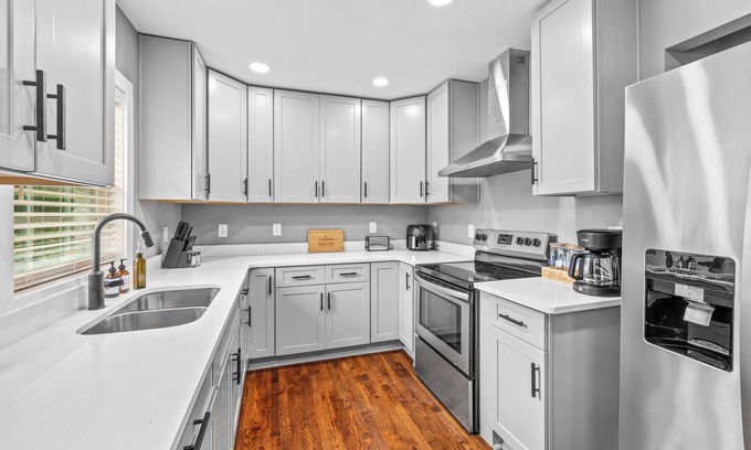 Gainesville House | Newly Remodeled 3 Bedroom Home in The Heart of Gainesville