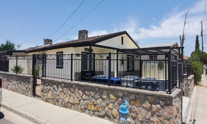 El Paso House | Newly Remodeled and Furnished 2 Bedroom Duplex by UMC/Texas Tech