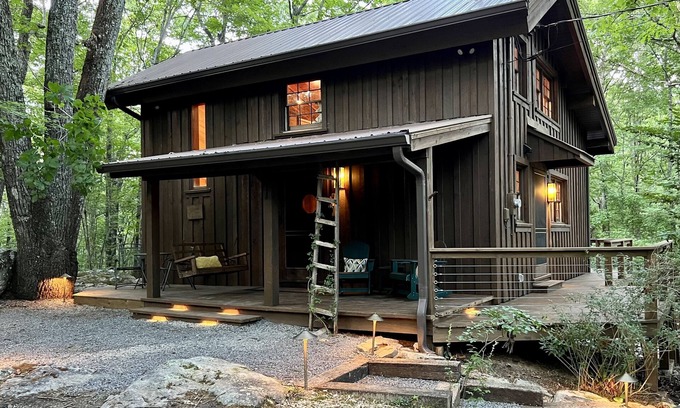 Fort Payne House | Newly Remodeled Gorgeous Authentic Cabin Near DeSoto Park