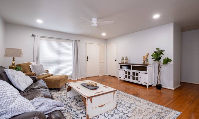 Little Rock House | Newly Remodeled home near Hwy, food and shopping.