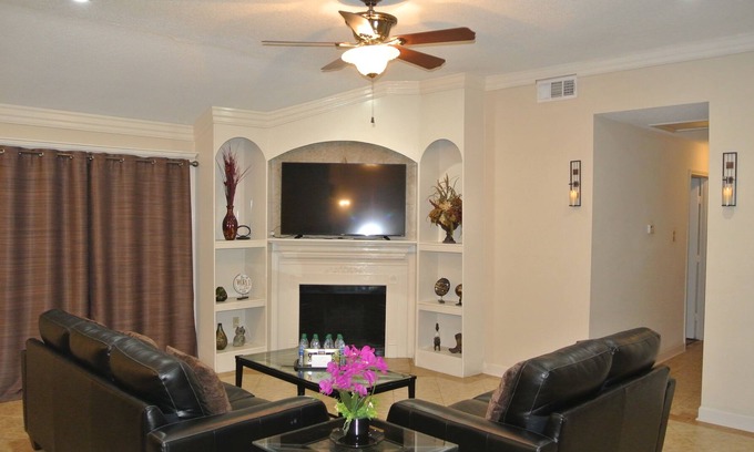 Tall Timbers - Brechtel House | Newly Remodeled Luxurious N Spacious Home. 4BR+2BA/2Kings+3Queens/ Clean+Comfy!!
