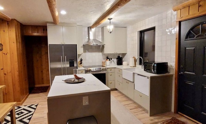 Lyons House | Newly remodeled mountain cabin near Estes Park and Lyons!