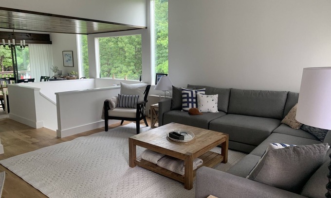 Warren Condo | Newly Remodeled Mountain Home! Minutes from Lincoln Peak & Mt. Ellen! Free WiFi