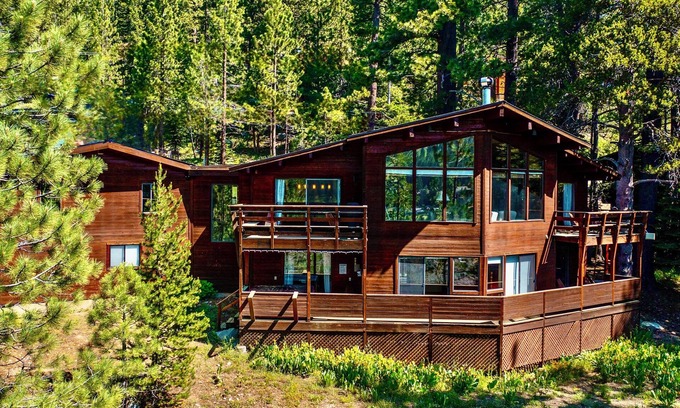 Olympic Valley House | NEWLY REMODELEDn6 Bedrooms/3.5 Baths-Sleeps 14nAWESOME VIEWS Hot Tub & Saunannnn