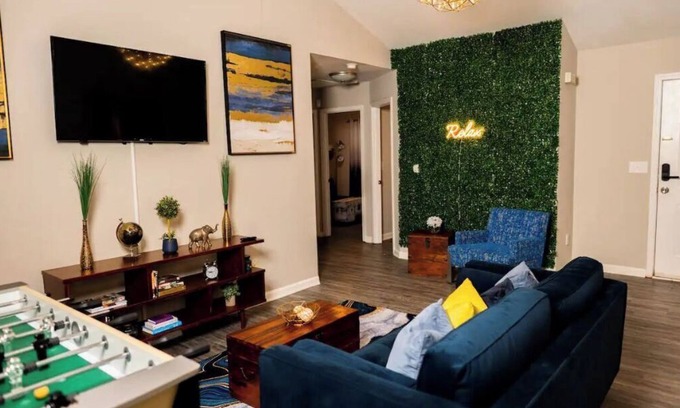 University Place House | Newly Reno Cozy Modern Fun Ranch home *KING BED*